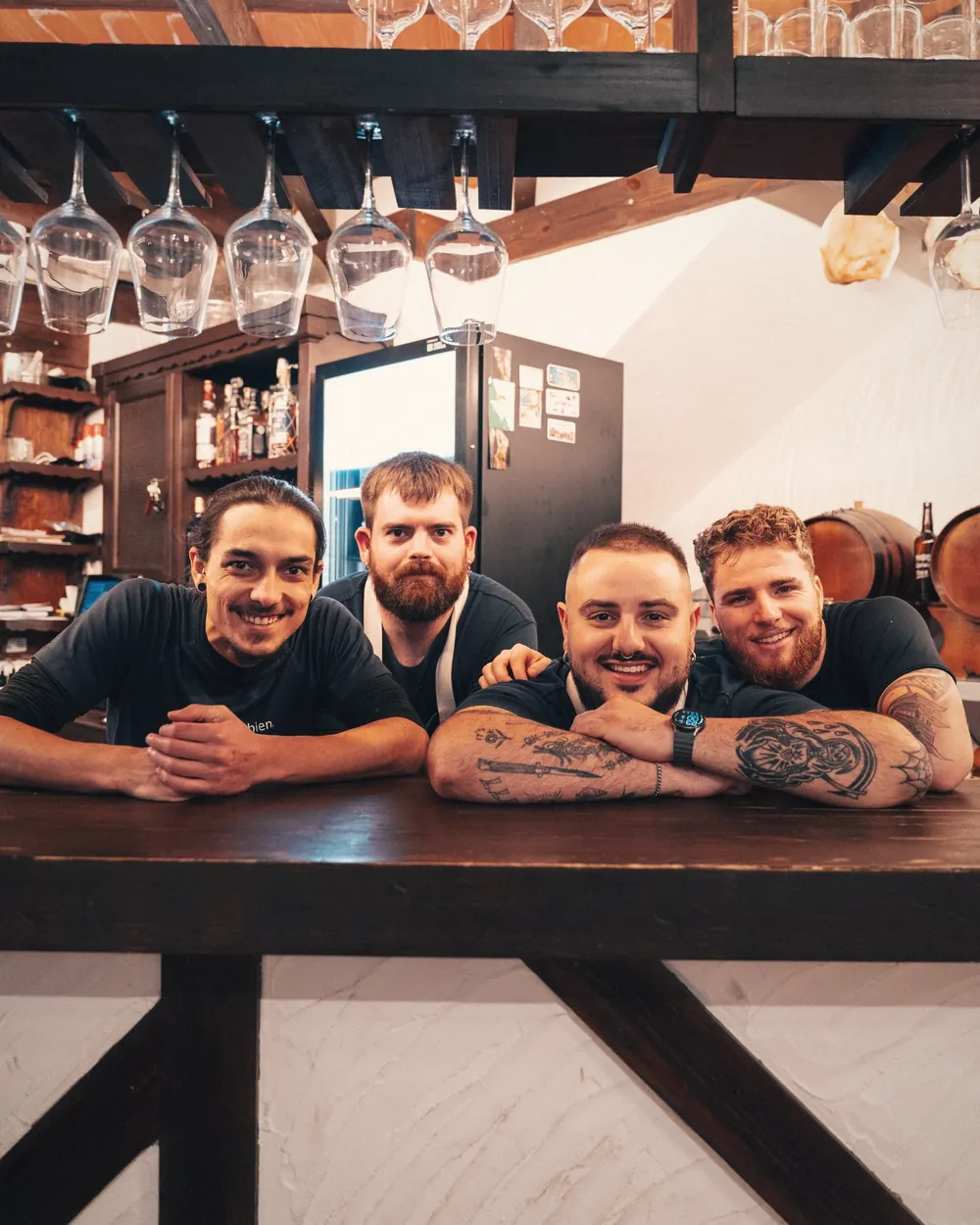 El equipo de L'Aspilla apoyado en la barra